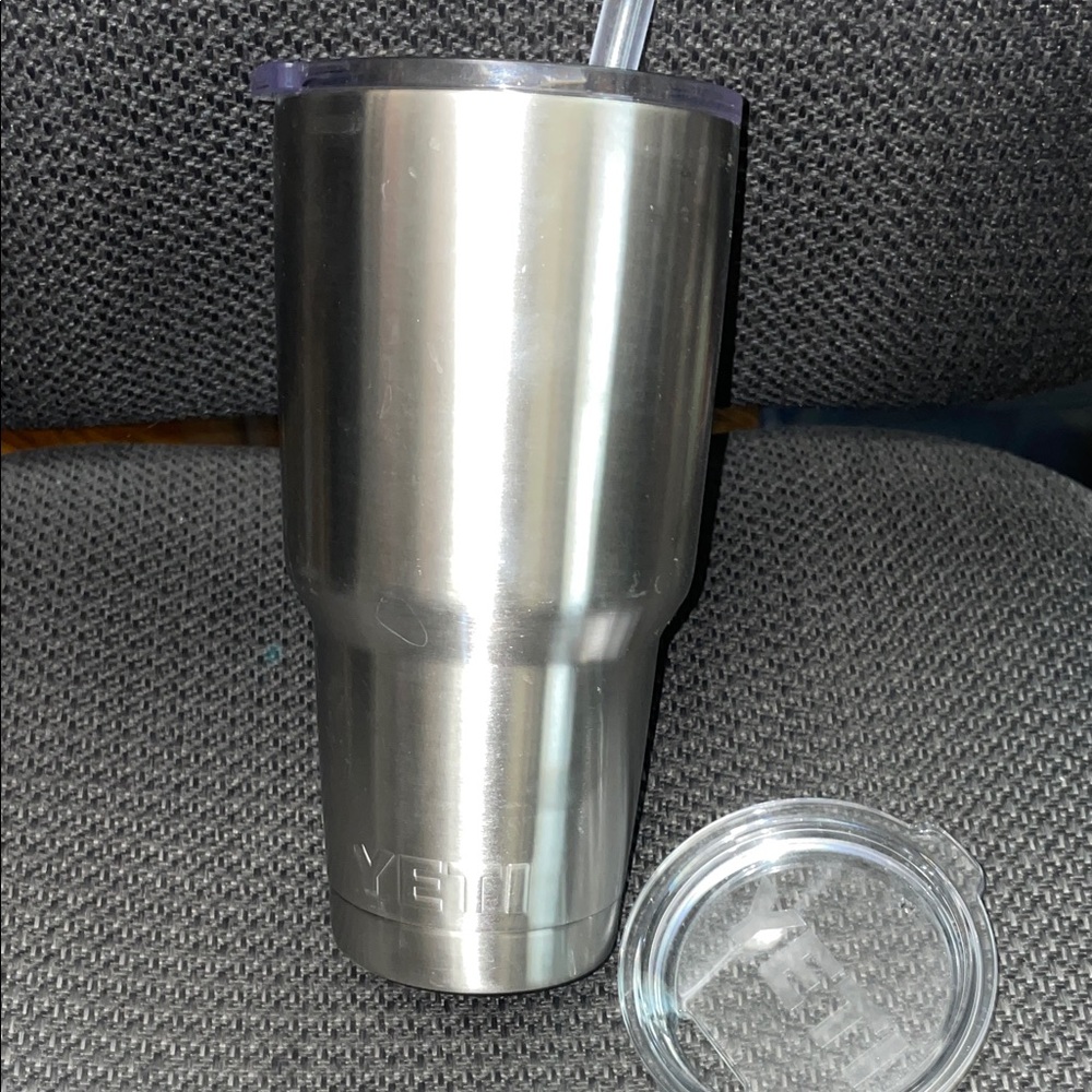 Yeti Stainless Steel Tumbler with Clear Lid